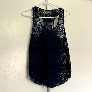 Woman  sleeveless lace top nwt.